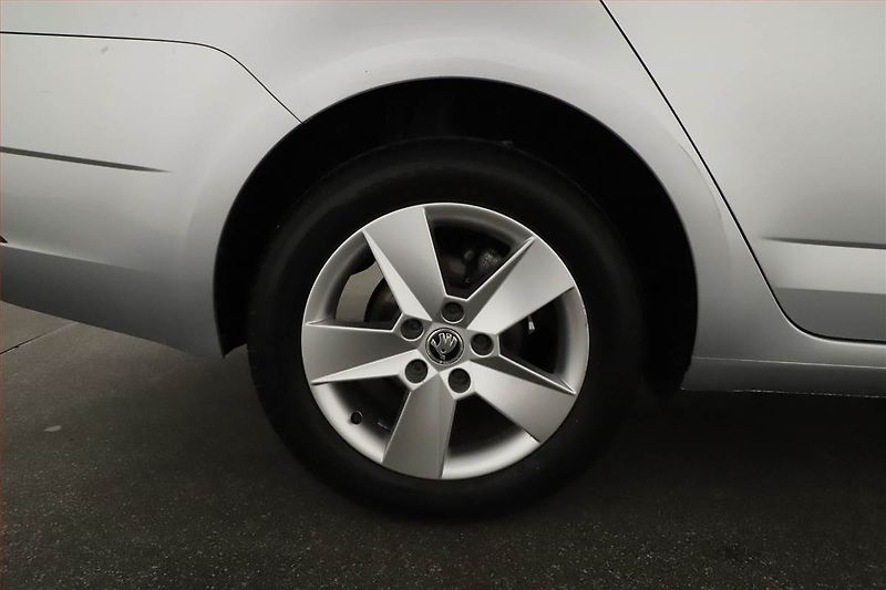 Škoda Octavia (2019) Style 1.6 TDI, ČR,1.maj - fotka 14 z 14