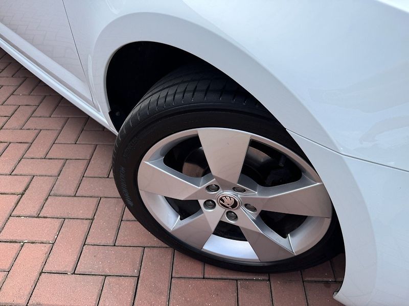 Škoda Octavia (2018) 1.5TSi LED Navi Výhřev Okna - fotka 46 z 50