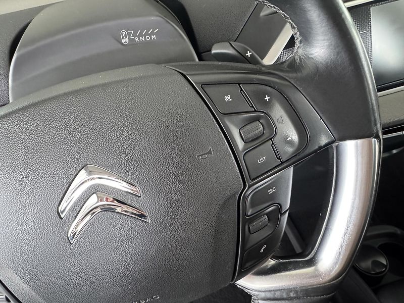 Citroën Grand C4 Picasso 2,0HDi AUT*Masáže*REZERVACE! - fotka 23 z 37