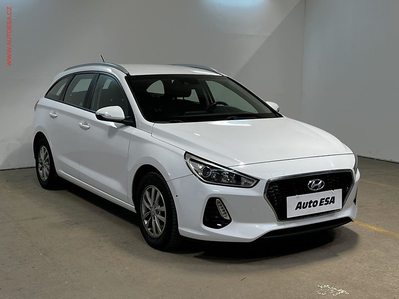 Hyundai i30 (2018) 1.4 T-GDi, 1.maj,ČR, Trikolor - fotografie inzerátu