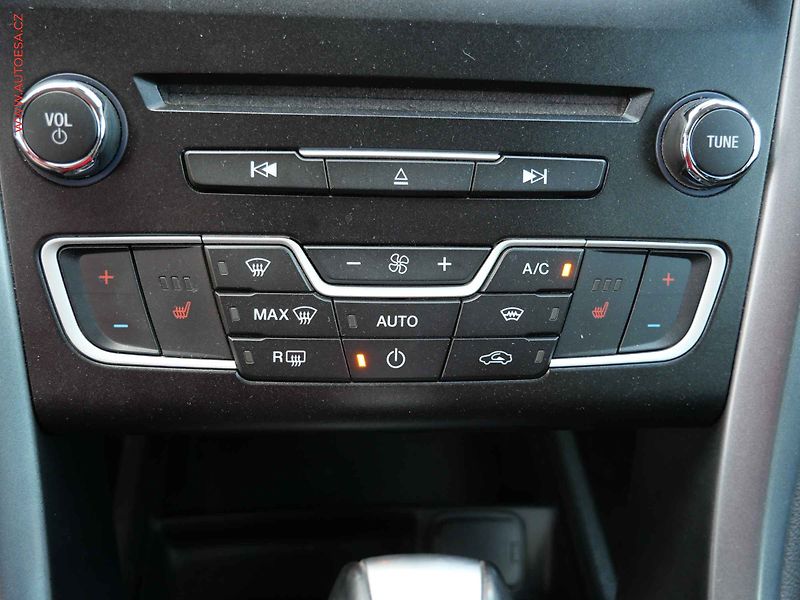 Ford Mondeo (2017) 2.0TDCi, AT, navi, park.asist - fotka 19 z 25