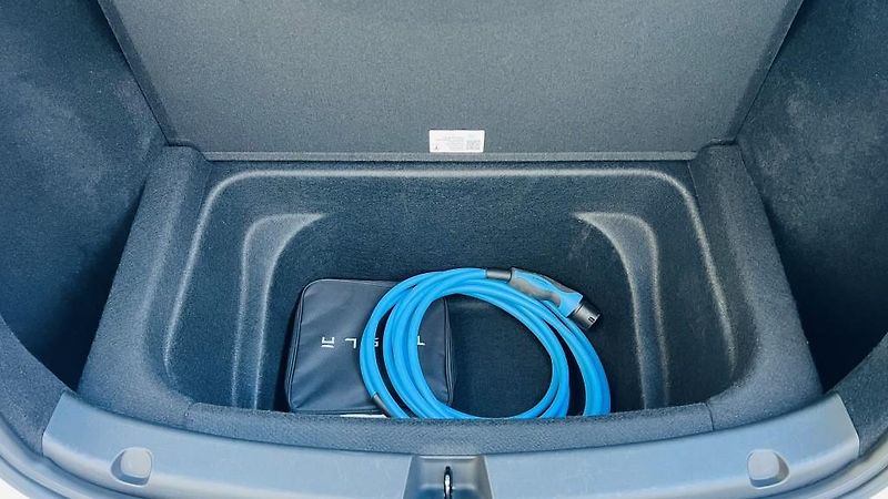Tesla Model Y (2022) LR AWD Berlin Záruka SoH 93,4% - fotka 21 z 57