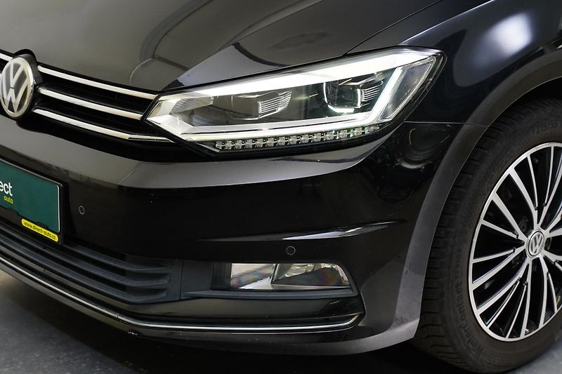 Volkswagen Touran - fotka 9 z 25