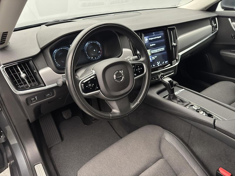 Volvo V90 D4 MOMENTUM PRO  - fotka 19 z 52