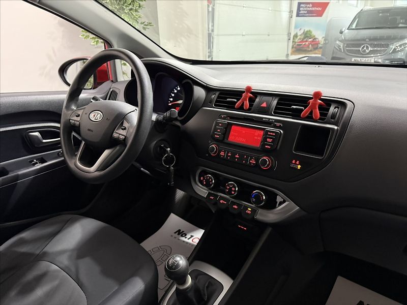 Kia Rio 1,3   i KLIMA HEZKÝ STAV ALU - fotka 16 z 24