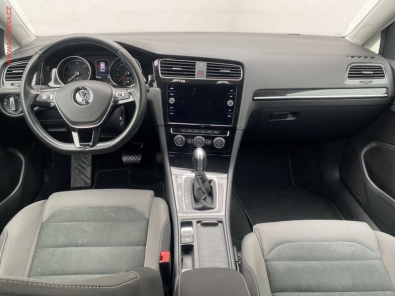 Volkswagen Golf (2018) 2.0 TDi, Highline, DSG, LED - fotka 8 z 19