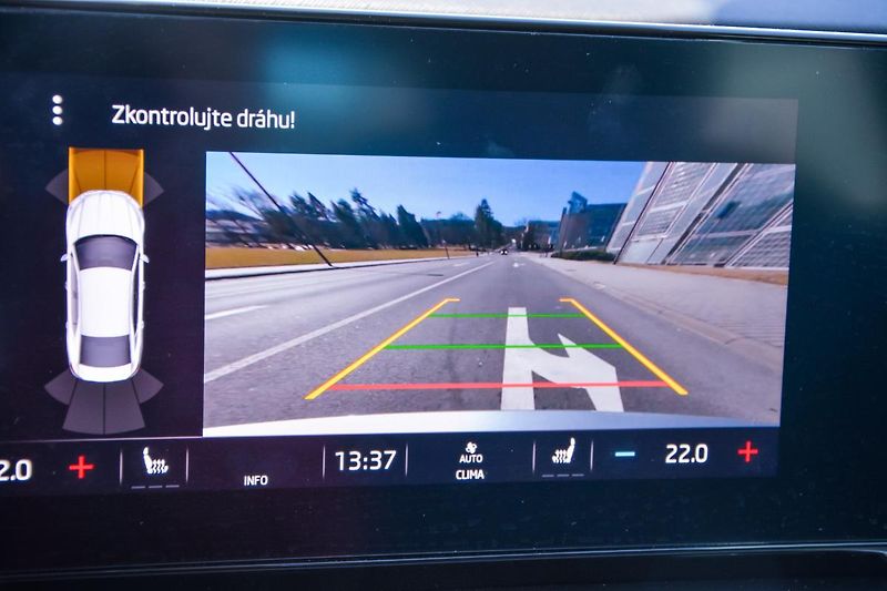 Škoda Octavia Style Plus Navigace 18 kola ČR - fotka 38 z 76