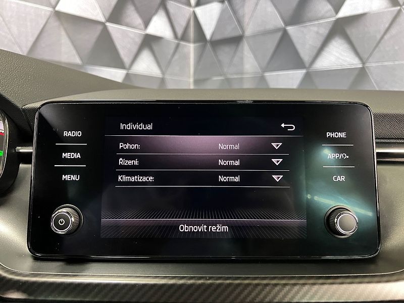Škoda Kamiq 1.5TSI DSG MONTE CARLO, PANORA - fotka 19 z 26