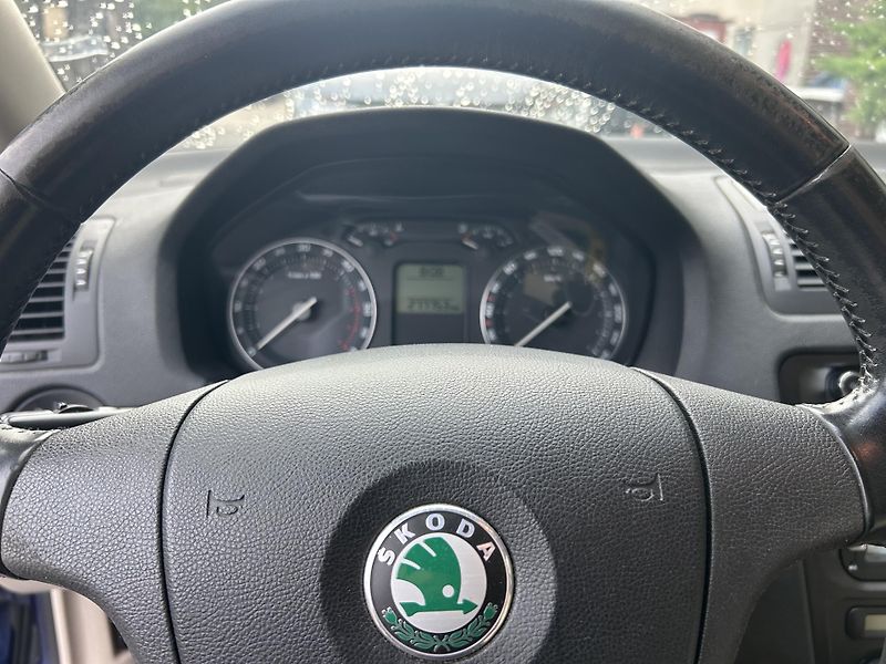 Škoda Octavia 2.0 TDI Elegance - fotka 16 z 34