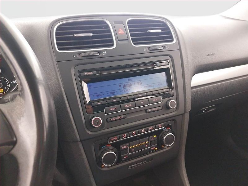 Volkswagen Golf (2010) Comfortline 1.2 TSI, ČR,1.maj - fotka 12 z 17