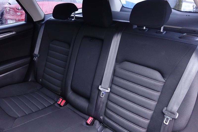 Ford Mondeo (2016) 2,0TDCi 110 kW ! Pěkný !! - fotka 24 z 26