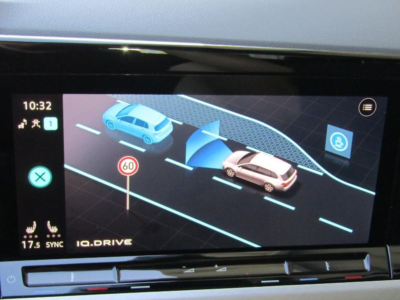 Volkswagen Golf (2022) Variant Life 1,5 TSI - fotka 28 z 29