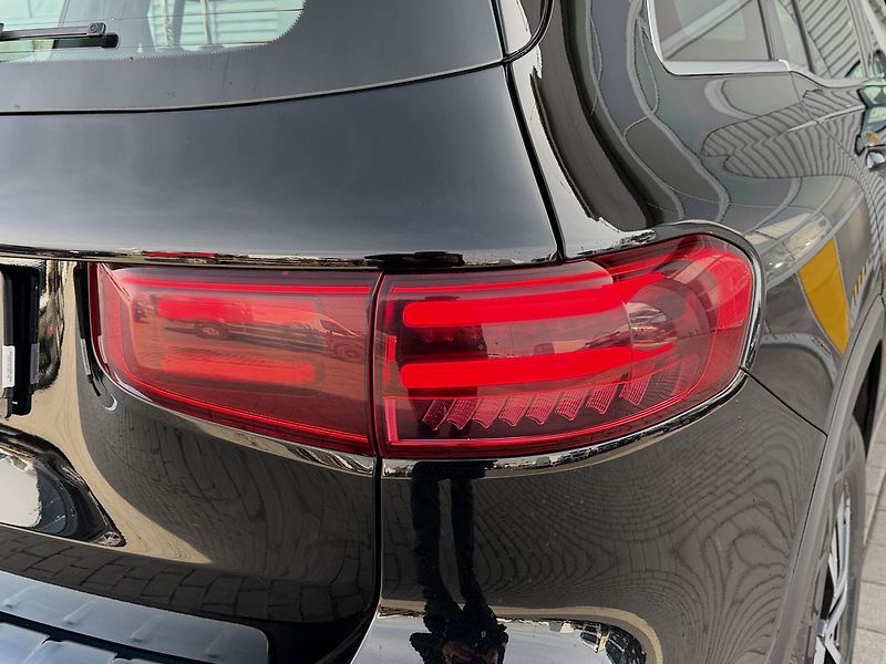 Mercedes-Benz GLB 180d - fotka 13 z 32
