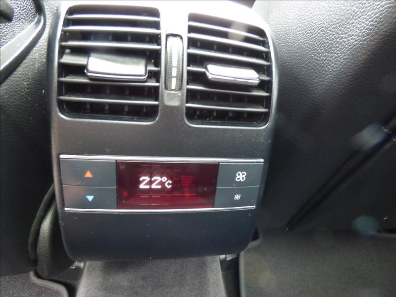 Mercedes-Benz GLK 2,1 220CDI,4Matic,AMG,7G,Bi-Xe - fotka 50 z 77
