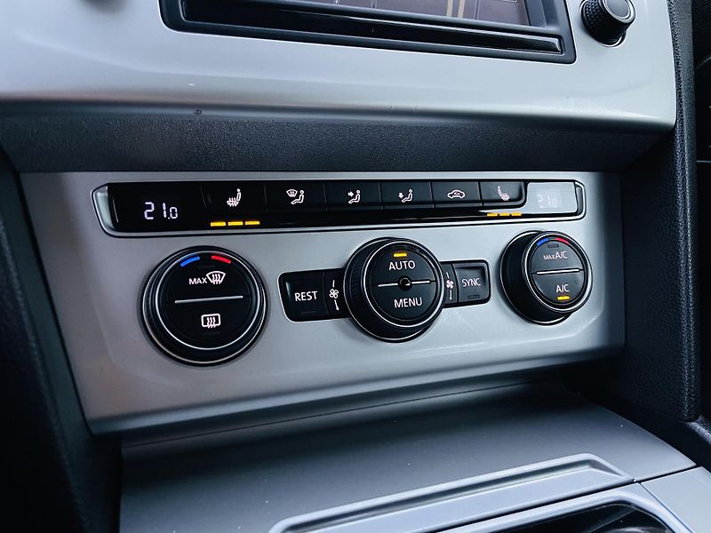 Volkswagen Passat 1.4TSI AUT TAŽNÉ SERVISKA LED - fotka 41 z 49