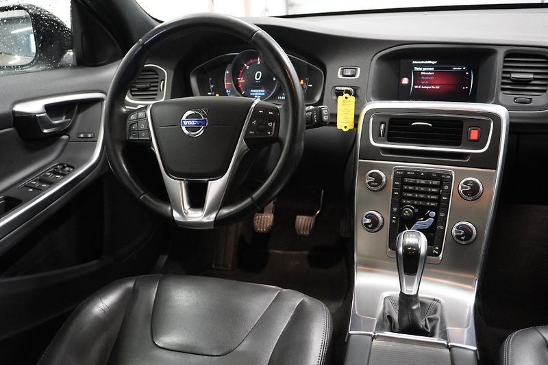 Volvo V60 (2016)  D4 MOMENTUM - fotka 14 z 24