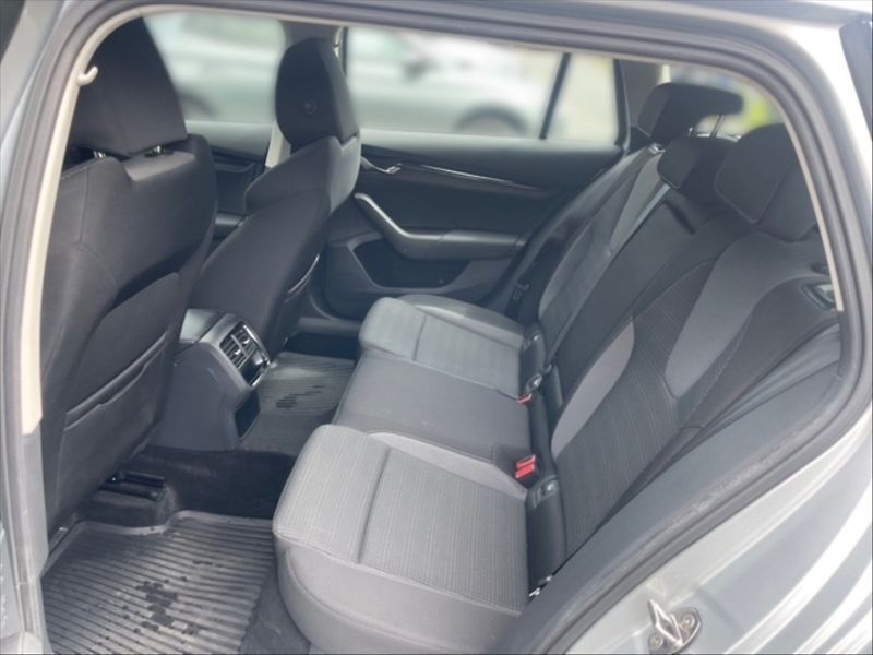 Škoda Octavia 2,0 TDI Ambition 4x4 DSG - fotka 8 z 11