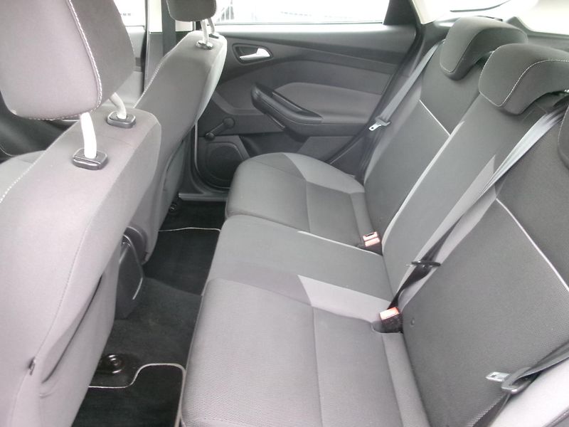 Ford Focus 1,0 ECOBOOST AC ROZVODY - fotka 12 z 28