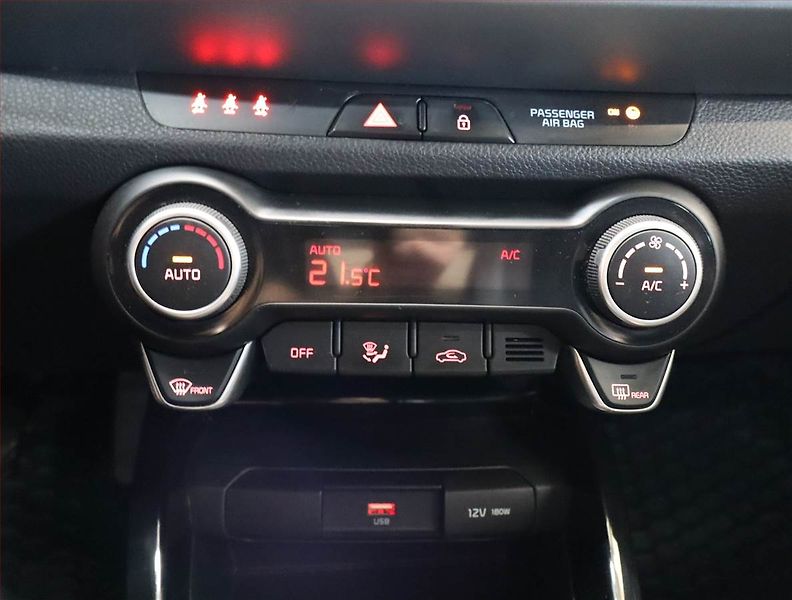 Kia Stonic (2023) 1.2 DPI, Serv.kniha, Kůže - fotka 12 z 20