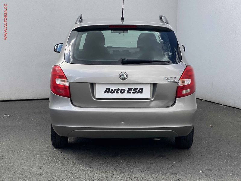 Škoda Fabia (2008) 1.2i, AC, STK8/28 - fotka 5 z 17