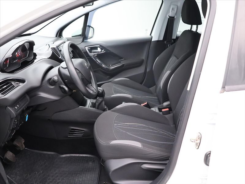 Peugeot 208 1,0 i 50kW Klimatizace - fotka 16 z 25