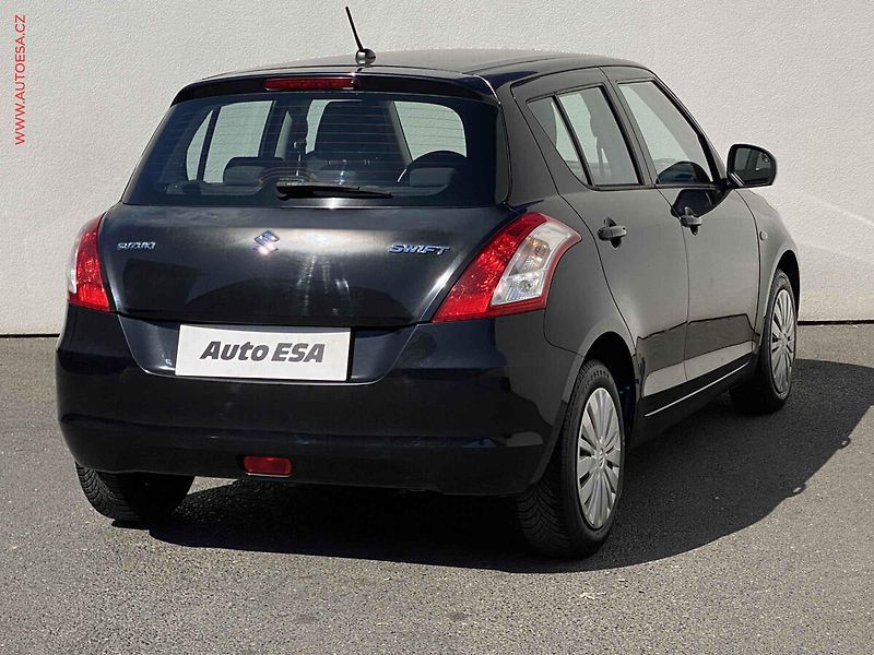 Suzuki Swift (2015) 1.2i, Club, +kola - fotka 4 z 17