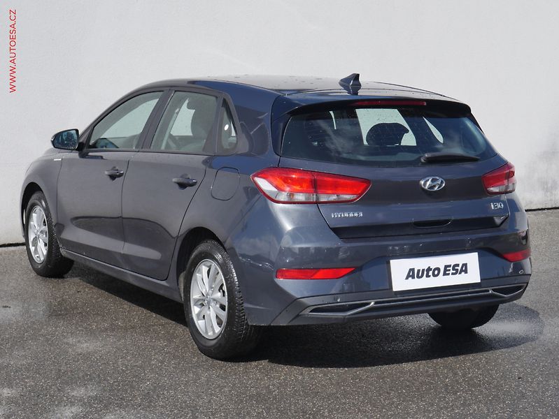 Hyundai i30 (2020) 1.5 DPi, 2.maj,ČR, AC, park - fotka 6 z 21