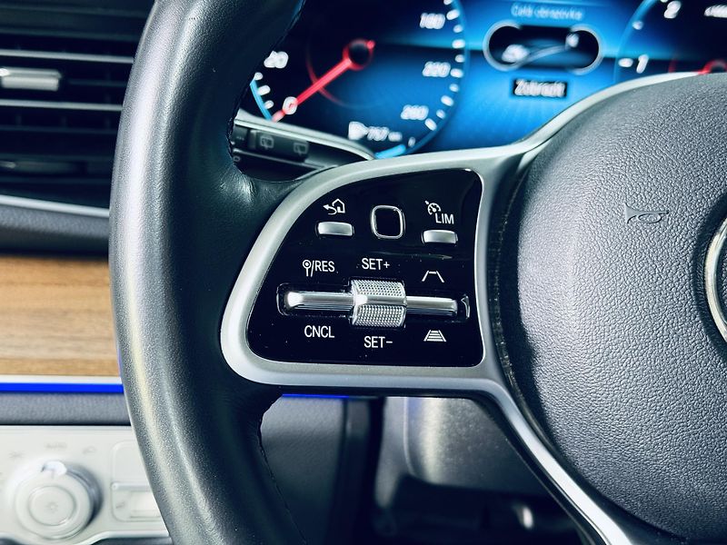 Mercedes-Benz GLE (2022) 350d*4M*AMG*VZDUCH*TAŽNÉ - fotka 16 z 35