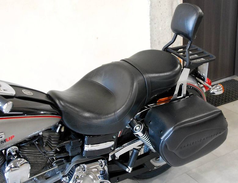 Harley-Davidson FXDC Dyna Super Glide Custom (2009) 2. - fotka 16 z 20