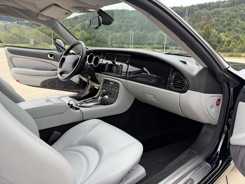 Jaguar XKR COUPE - fotka 13 z 26