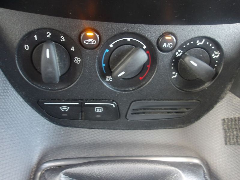 Ford Transit Connect 1,6TDCi ČR KLIMA -21%DPH ! - fotka 29 z 33