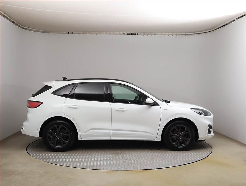Ford Kuga (2020) 2.0 TDCi, Serv.kniha, Navi - fotka 6 z 24