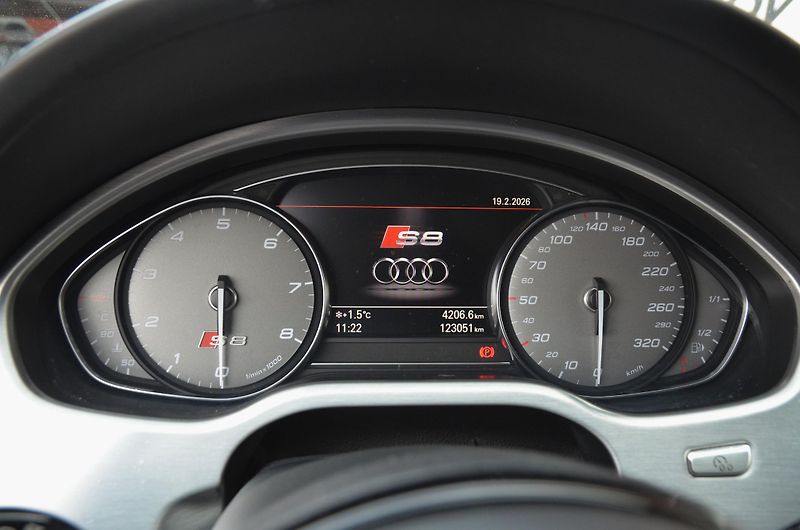Audi S8 (2017) Plus 4.0 V8 605 PS Quattro - fotka 31 z 47