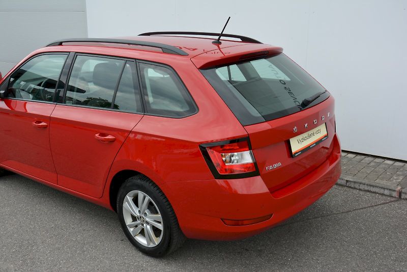 Škoda Fabia (2022) Combi 1.0 TSI 70 KW Ambition P - fotka 14 z 24