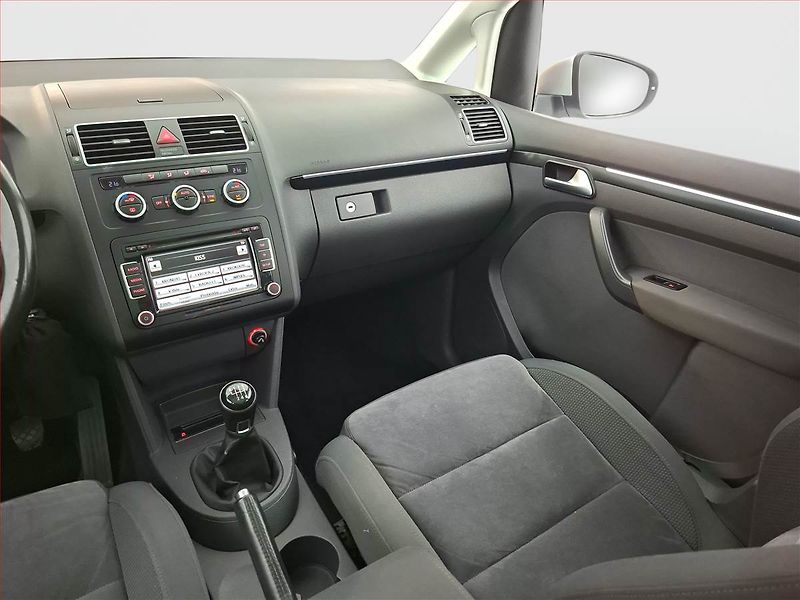 Volkswagen Touran (2014) Comfortline 2.0 TDI, Xenony - fotka 8 z 17