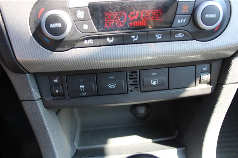 Ford Focus 1,8 i  STK 11/2027, VÝHŘEVY - fotka 17 z 23