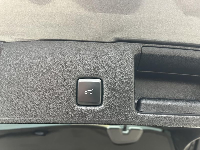 Ford Kuga (2023) 2.5 Plug-in Hybrid, ST-Line  - fotka 43 z 44