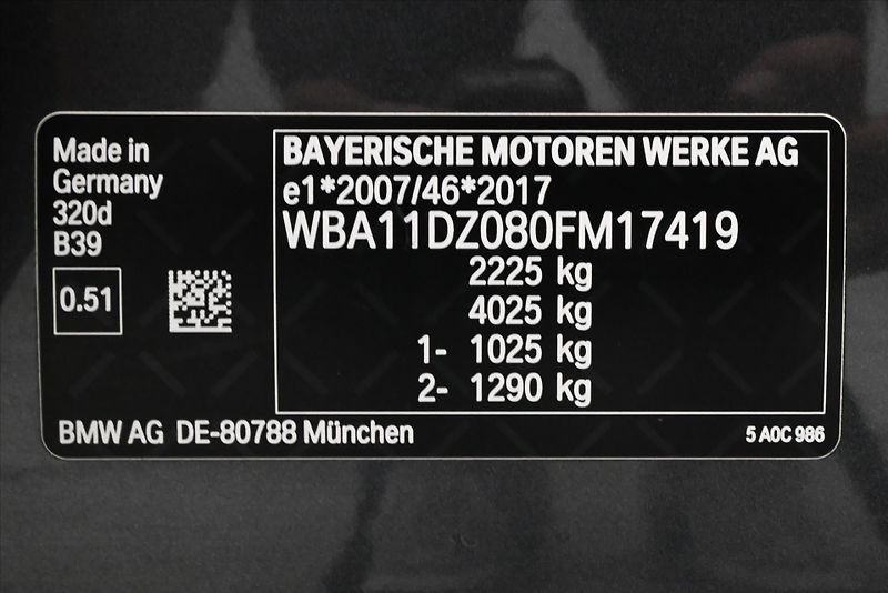 BMW Řada 3 2,0 320d 140 kW STEPTRONIC Zár - fotka 12 z 31