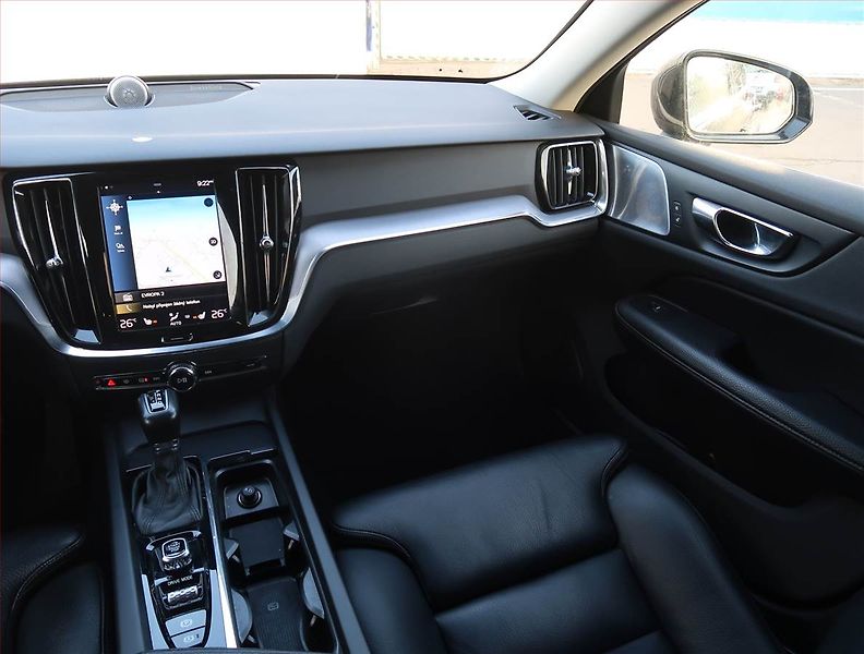 Volvo V60 (2018) D3 2.0, Automat, Serv.kniha - fotka 8 z 24