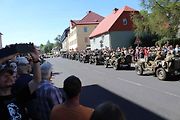 Konvoj na hlavní ulici.