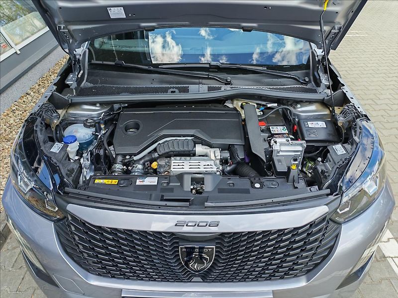 Peugeot 2008 1.2 BUSINESS Hybrid 110 e-DCS6 - fotka 16 z 16