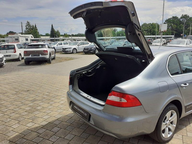 Škoda Superb (2009) 2.0 TDi  ČR - fotka 16 z 29