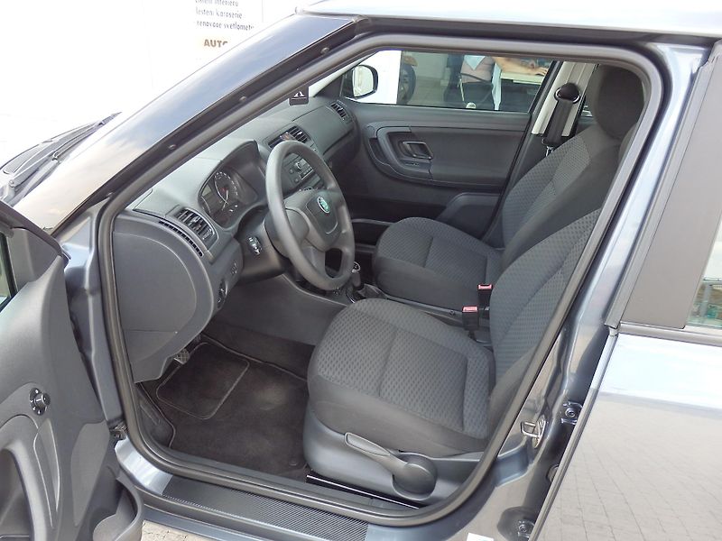 Škoda Fabia 1.2 TSI WEBASTO, DIGI. KLIMA - fotka 6 z 15