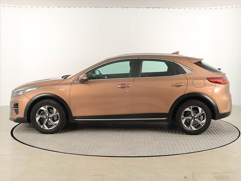 Kia XCeed (2022) Silver 1.5 T-GDI - fotka 3 z 17
