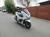 Skútr Honda PCX 125.