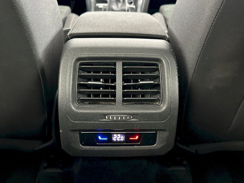 Volkswagen Touran (2023) Comfortline 1.5 TSI 110kW - fotka 29 z 32