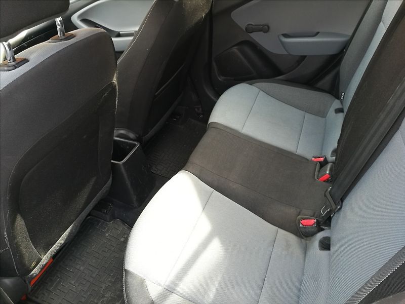 Hyundai i20 1,3 i servis.knížka - fotka 14 z 20
