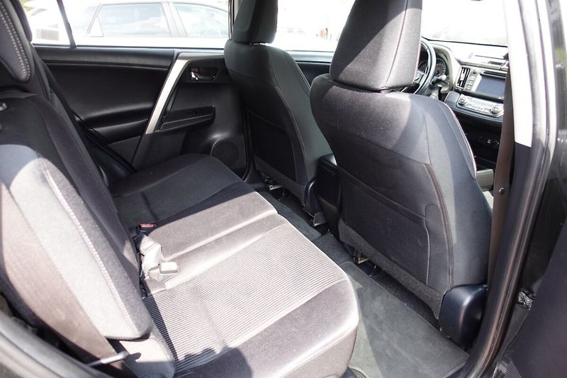 Toyota RAV4 2.0 VVT-i AWD Multidrive S Act - fotka 12 z 30