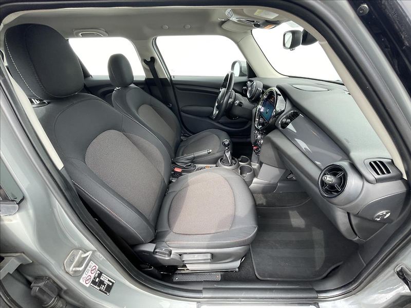 Mini Cooper 1,5 PDC - fotka 17 z 22