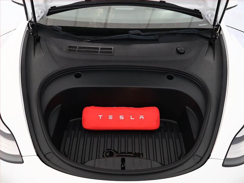 Tesla Model 3 (2020) Long Range 4WD 74kWh, SoH 90% - fotka 19 z 22
